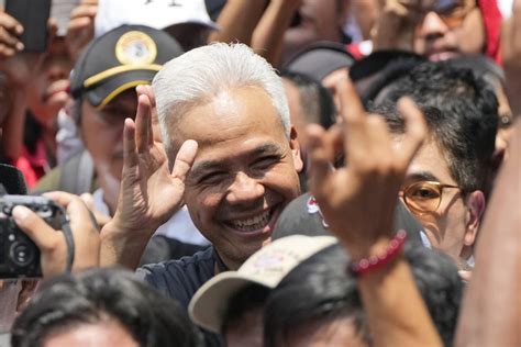 Indonesian presidential candidates register for next year’s elections as supporters cheer